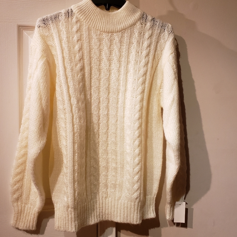 SHERIDAN SQUARE Vinatge Cabke Knit Sweater